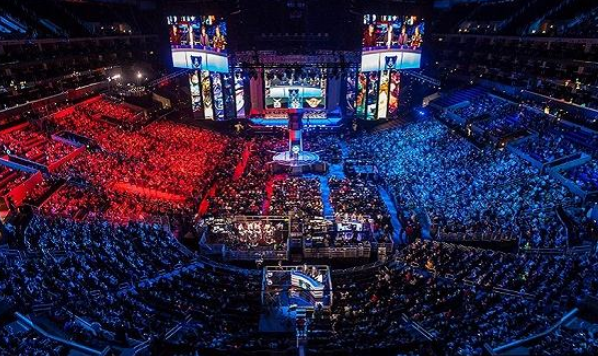 全国室内田径锦标赛：山东铅球选手邢家梁个人最好成绩夺冠.